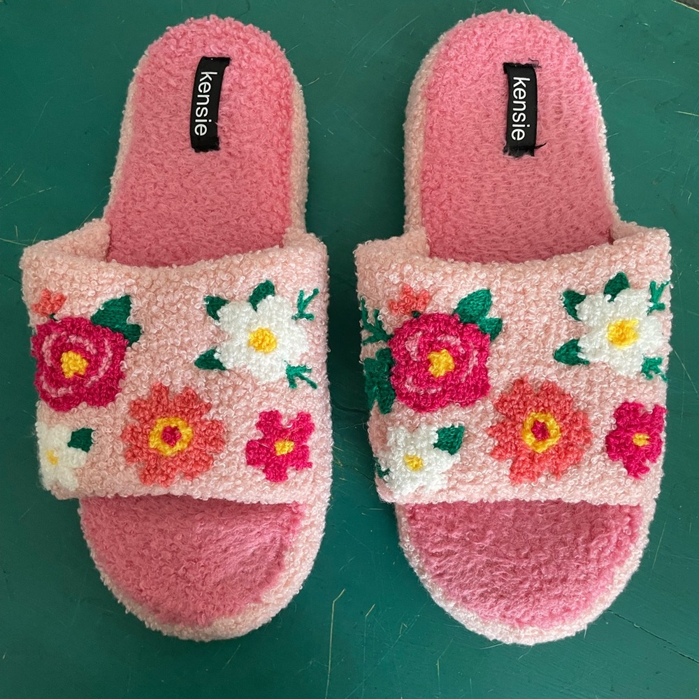 Kensie Pink Floral Slide Slippers